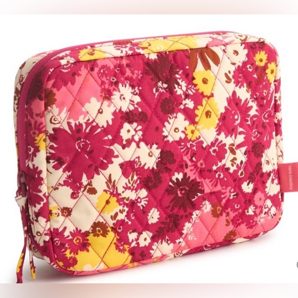 Vera Bradley Cord Organizer
Starstruck Daisies in Premium Cotton - Picture 2 of 11